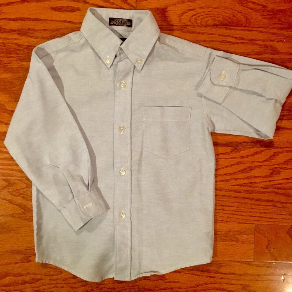 Claiborne size 5 boys button down light blue shirt